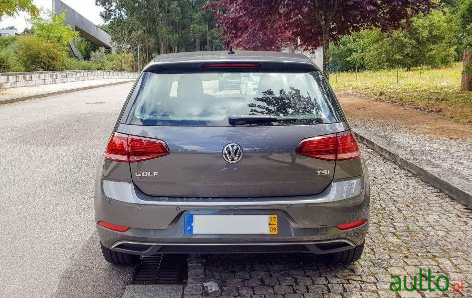 2017' Volkswagen Golf photo #2