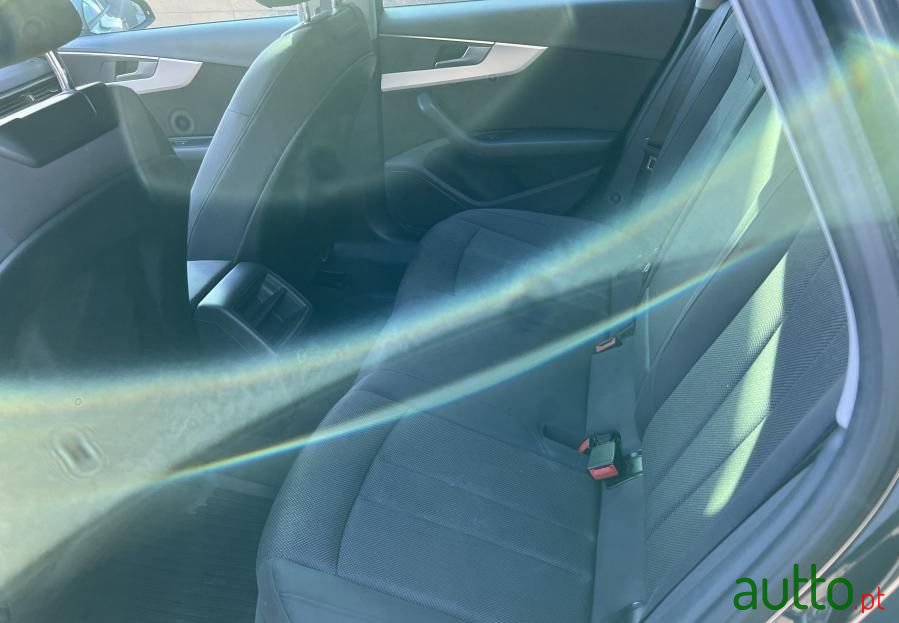 2017' Audi A4 Avant photo #5