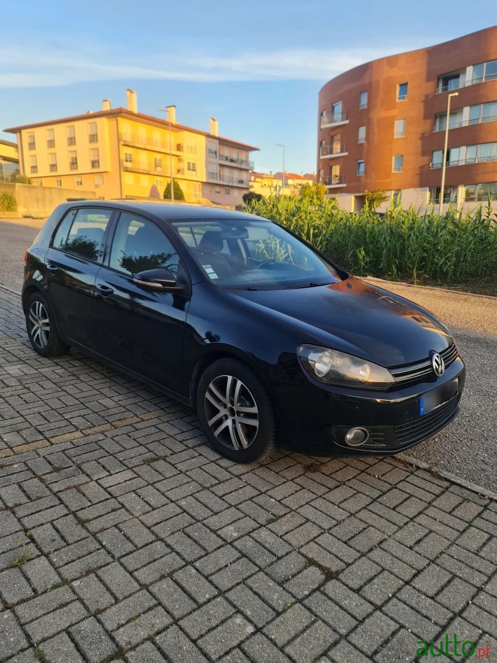 2010' Volkswagen Golf photo #1