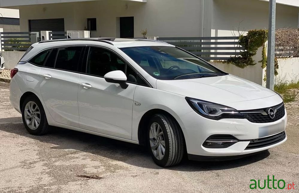 2020' Opel Astra Sports Tourer photo #2