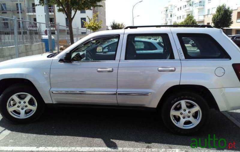 2005' Jeep Grand Cherokee photo #1