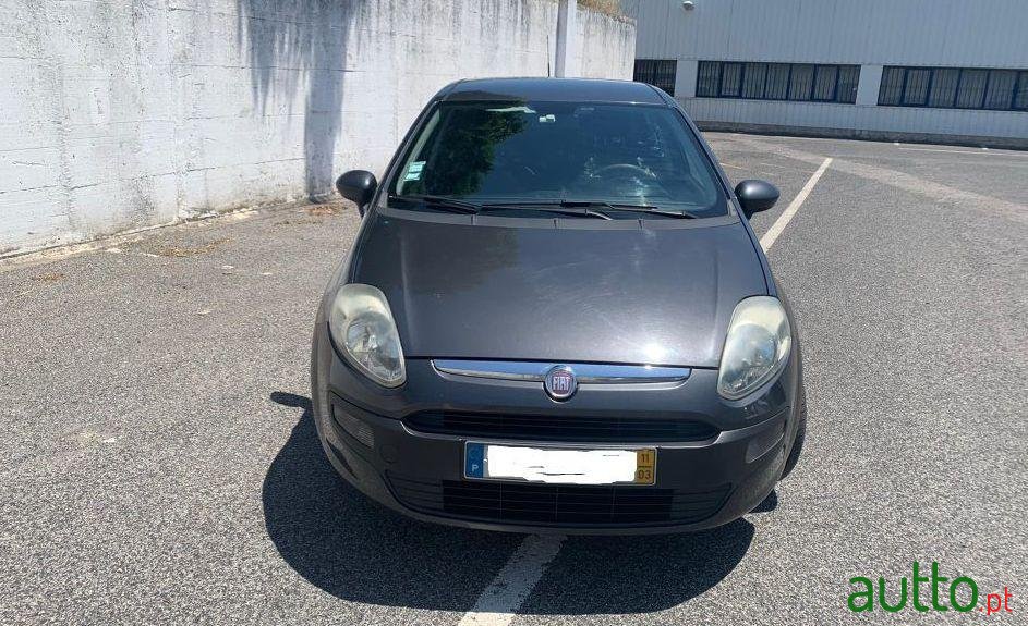 2011' Fiat Punto Evo photo #2