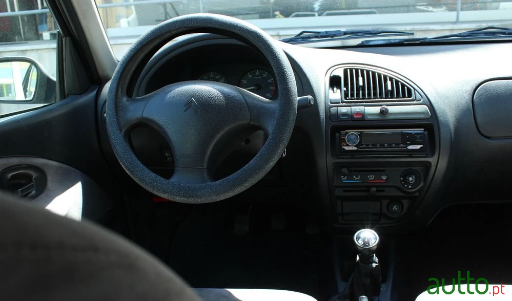 2002' Citroen Saxo 1.1I Sx photo #4