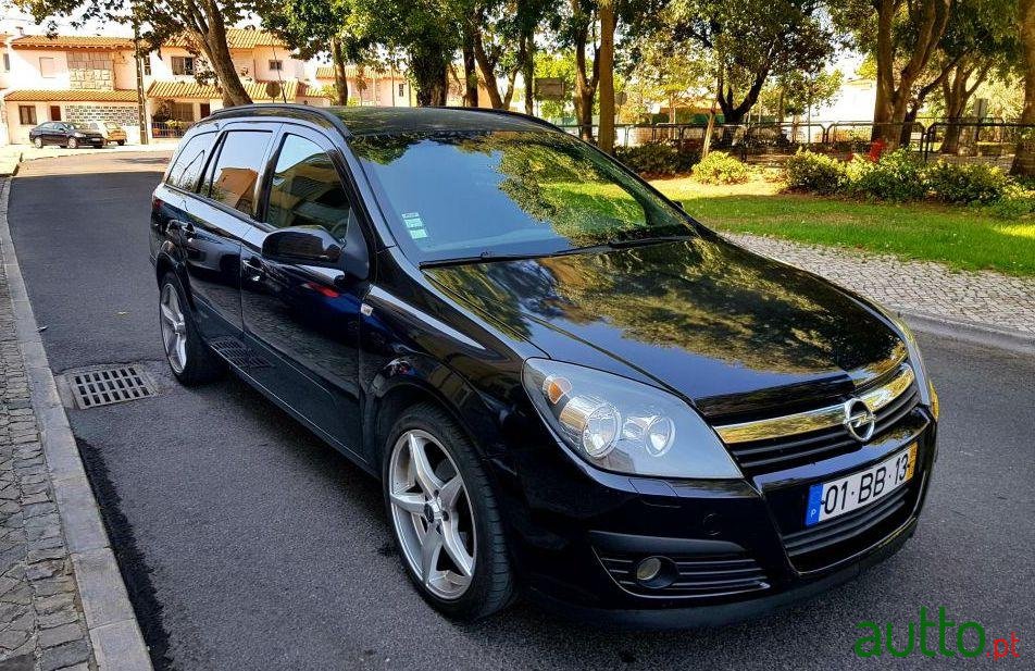 2005' Opel Astra-Caravan Sport photo #1