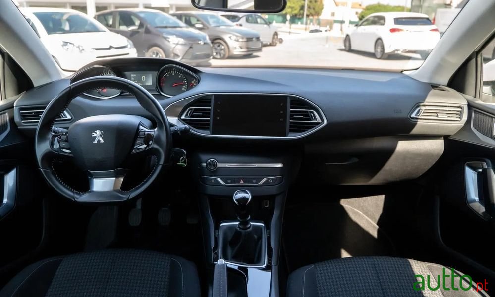 2019' Peugeot 308 photo #3