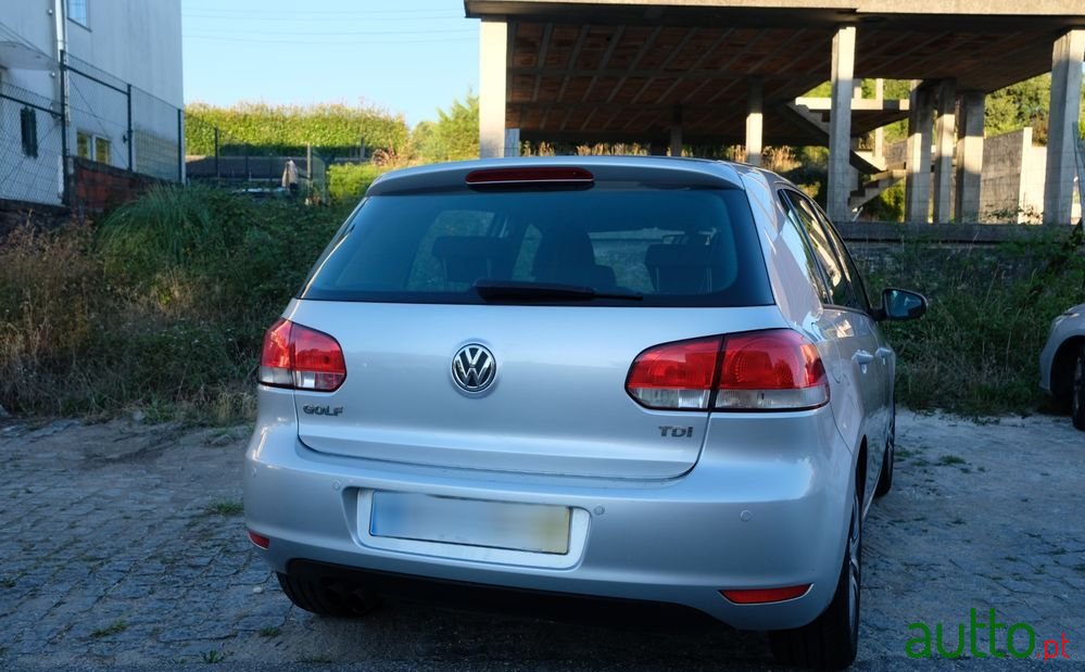 2008' Volkswagen Golf photo #3