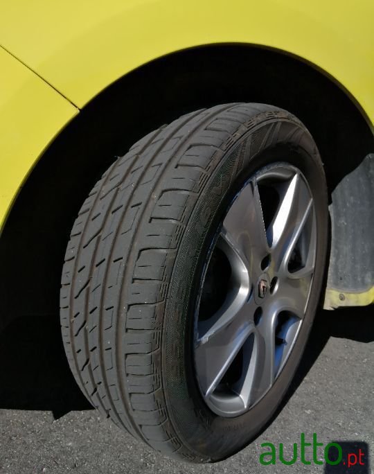 2014' Renault Clio photo #4