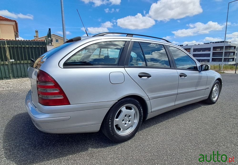 2004' Mercedes-Benz C 220 photo #5