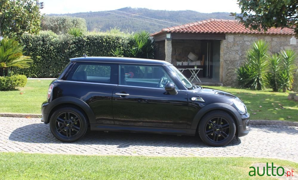 2013' MINI Cooper D photo #6