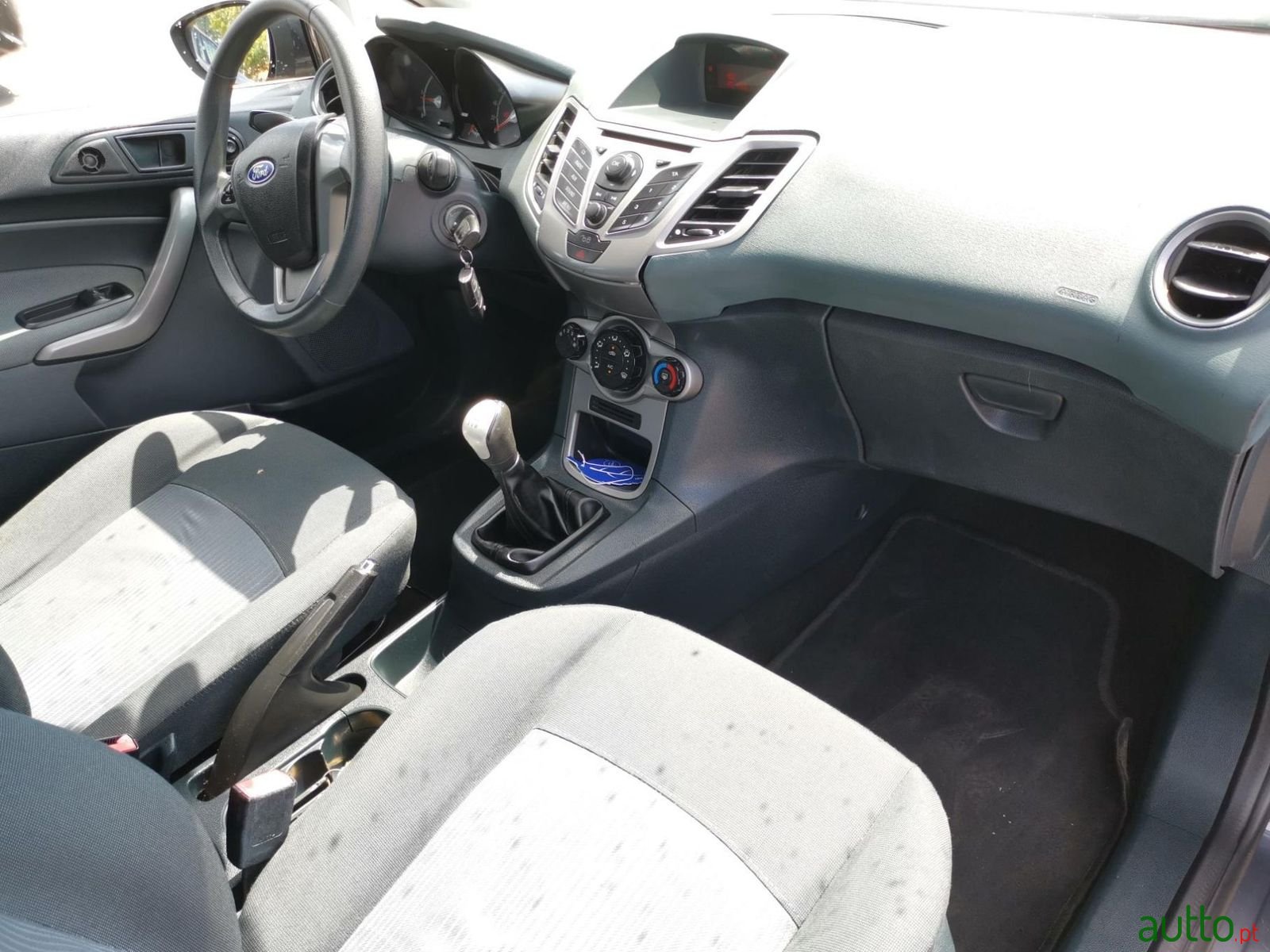 2010' Ford Fiesta photo #6