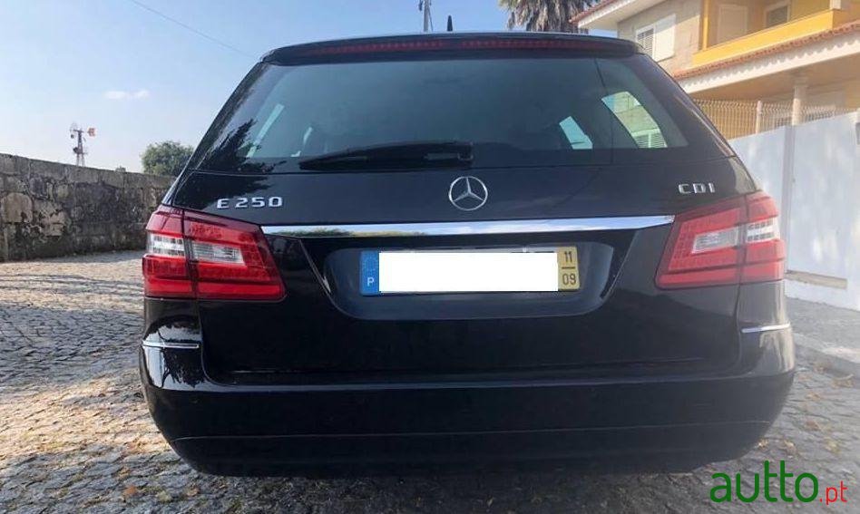 2011' Mercedes-Benz E-250 Avantgarde photo #1