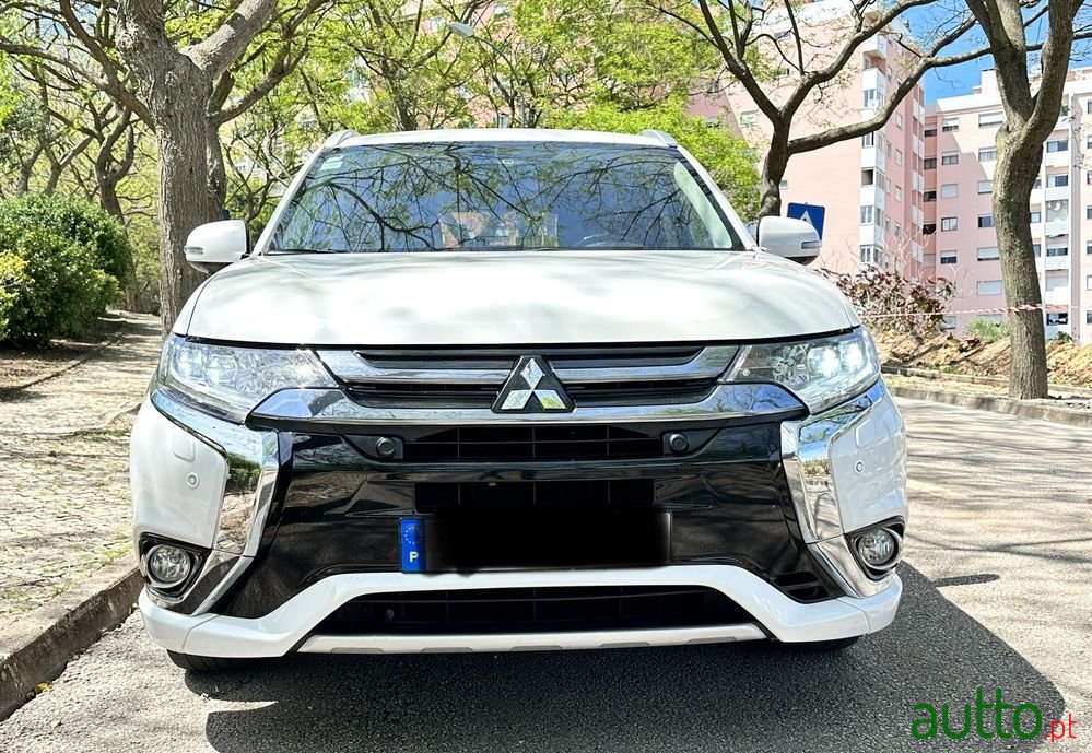 2016' Mitsubishi Outlander photo #3