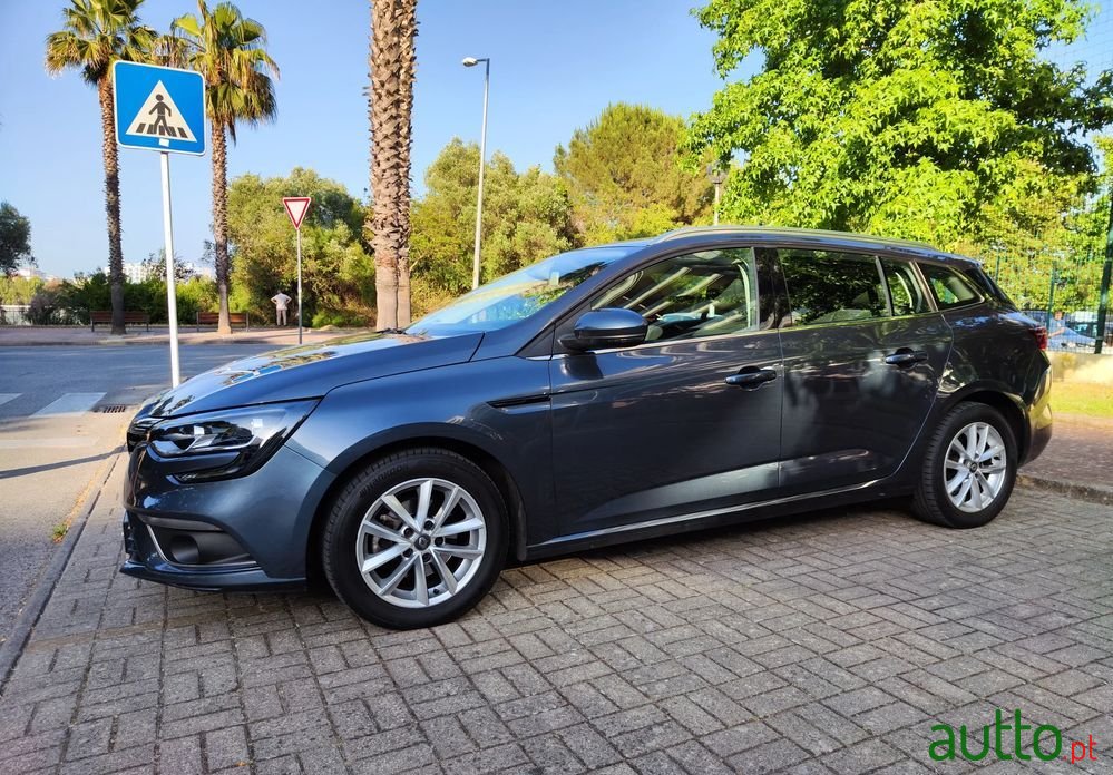 2018' Renault Megane Sport Tourer photo #1