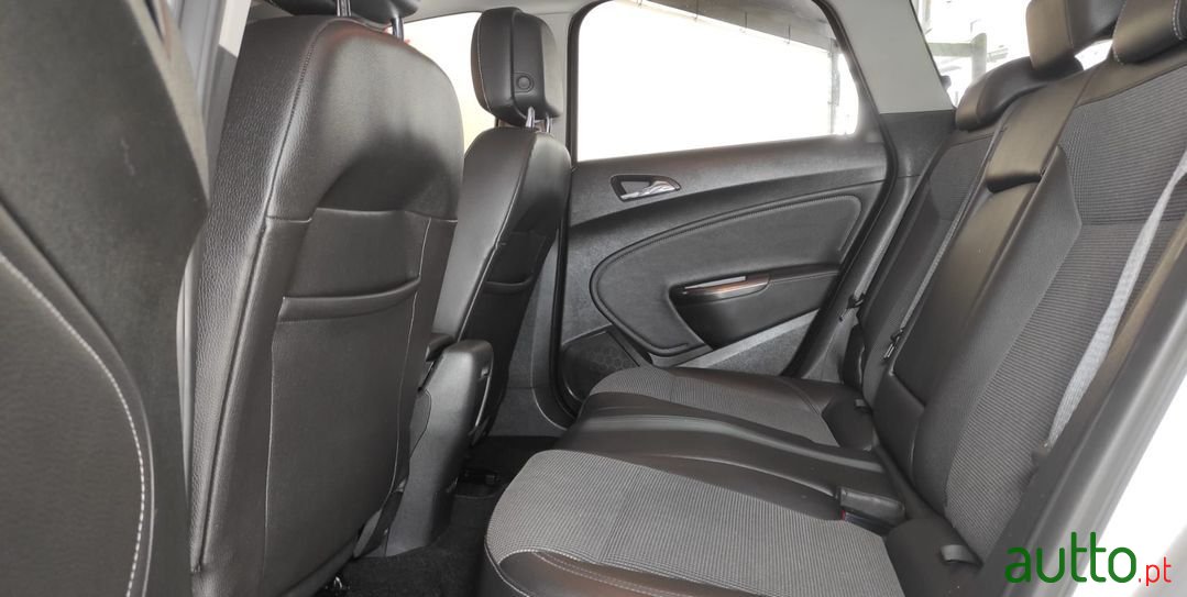 2012' Opel Astra Sports Tourer photo #6