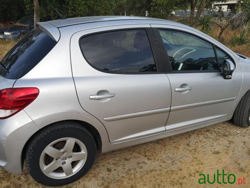 2011' Peugeot 207 photo #2