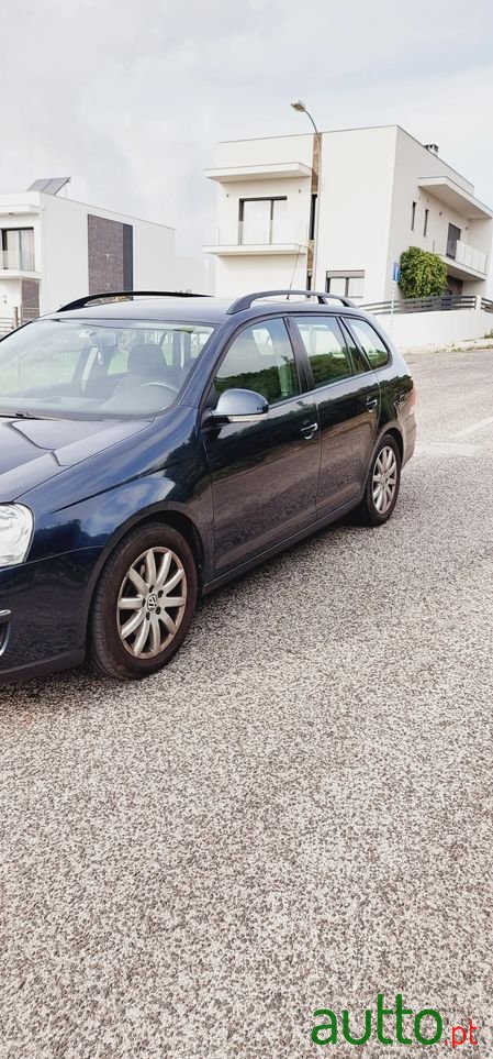 2009' Volkswagen Golf photo #2
