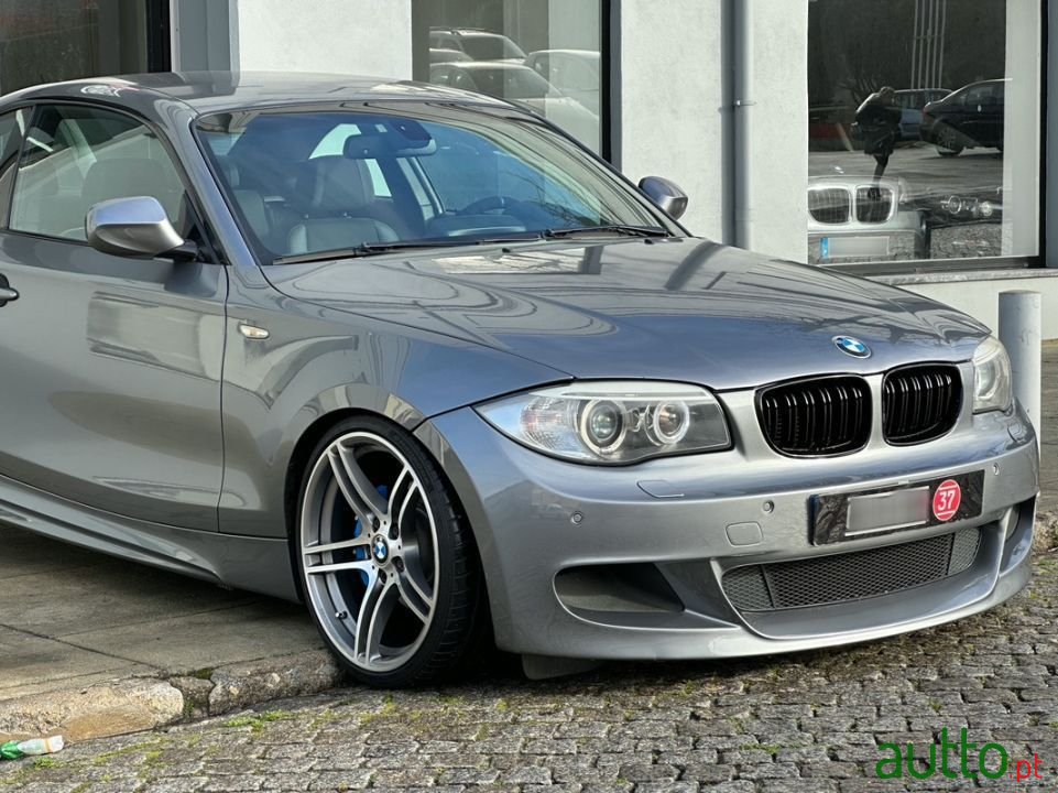 2011' BMW 118 photo #1