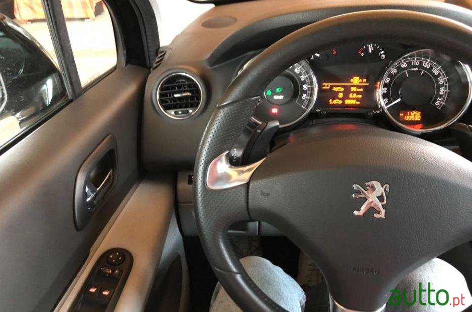 2013' Peugeot 3008 photo #1