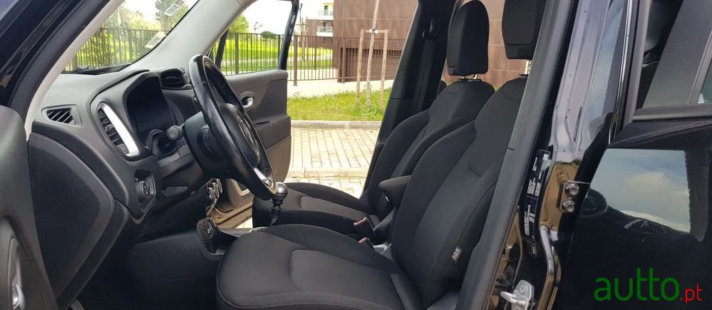 2015' Jeep Renegade photo #6