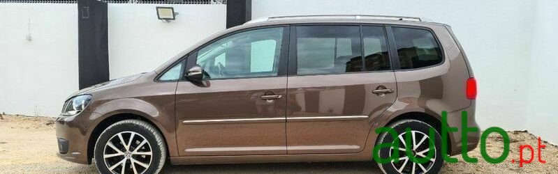 2012' Volkswagen Touran photo #2
