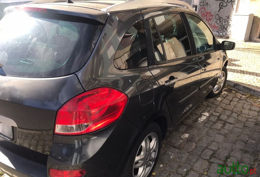 2009' Renault Clio Break photo #3