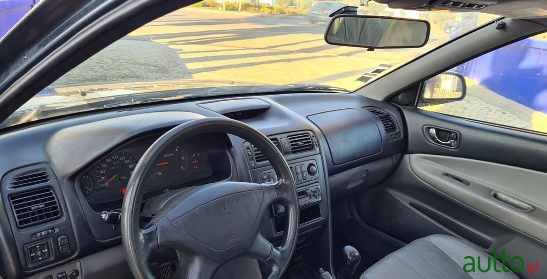 2000' Mitsubishi Galant photo #2