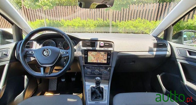 2017' Volkswagen Golf Variant photo #1