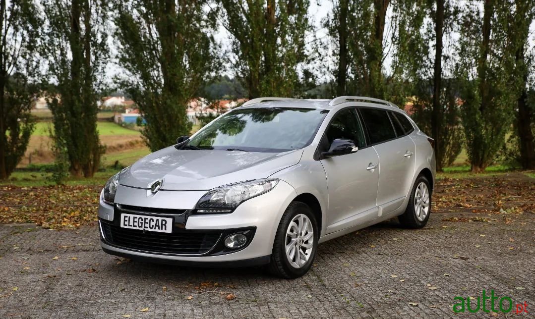 2012' Renault Megane Sport Tourer photo #1