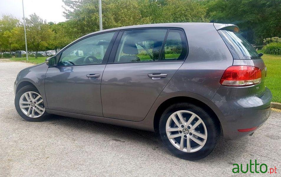 2011' Volkswagen Golf photo #1