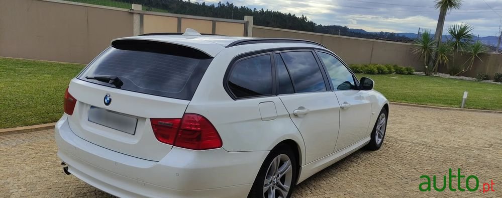 2012' BMW Série 3 D Touring Sport Line photo #4