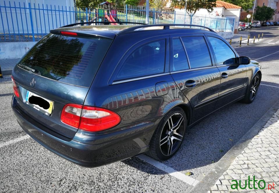 2005' Mercedes-Benz E-220 photo #1