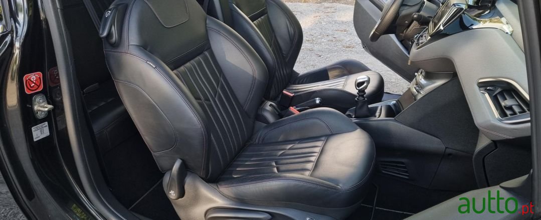 2015' Peugeot 208 photo #6