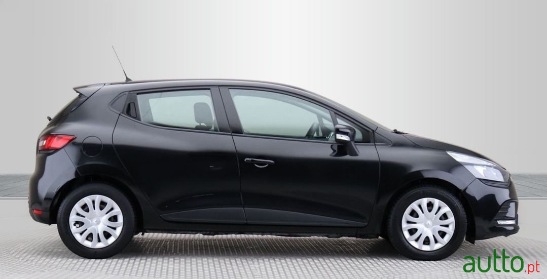 2019' Renault Clio photo #6