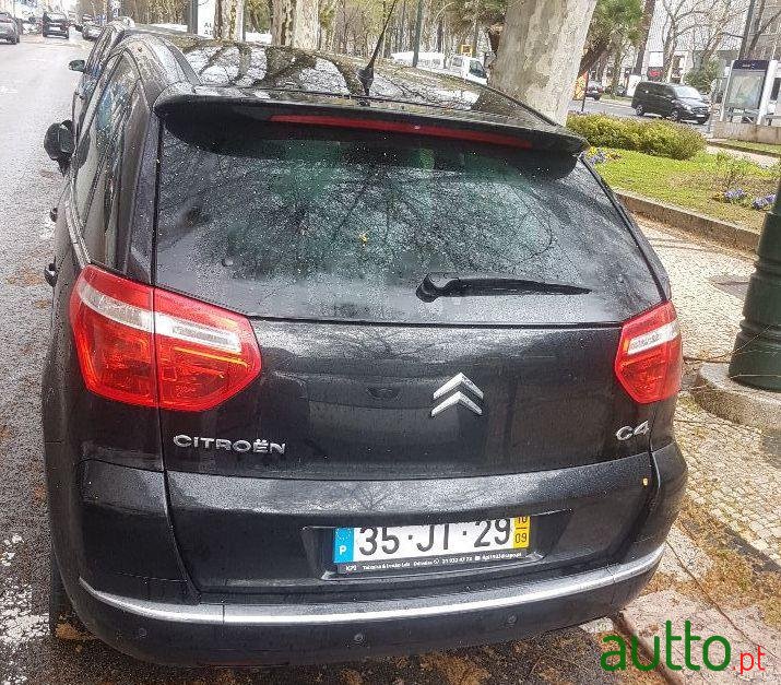 2010' Citroen C4 Picasso photo #1