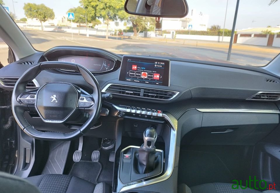 2018' Peugeot 3008 photo #2