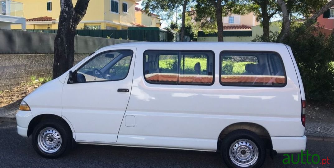 1998' Toyota Hiace photo #2