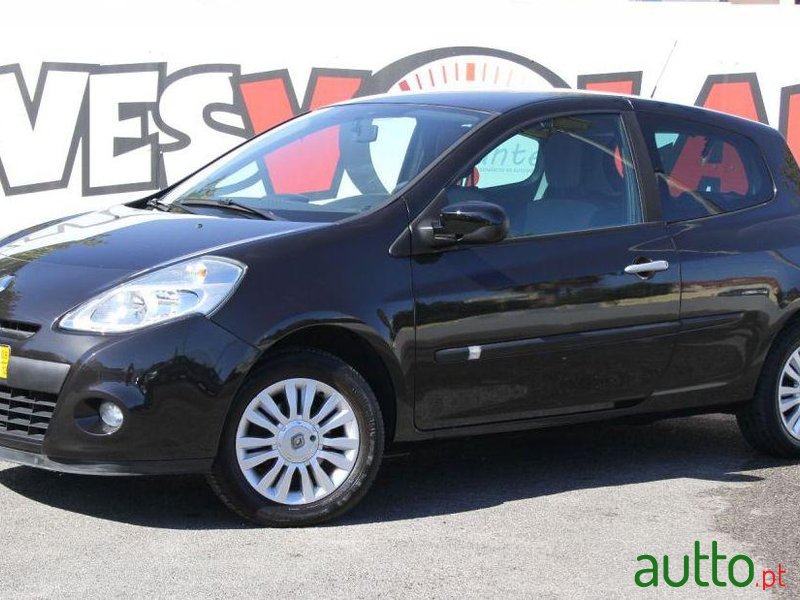 2009' Renault Clio Dynamique photo #2