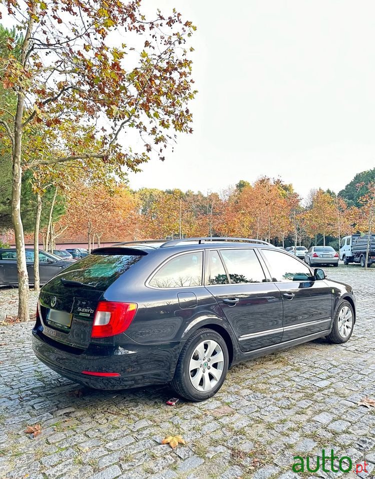 2013' Skoda Superb Break photo #4