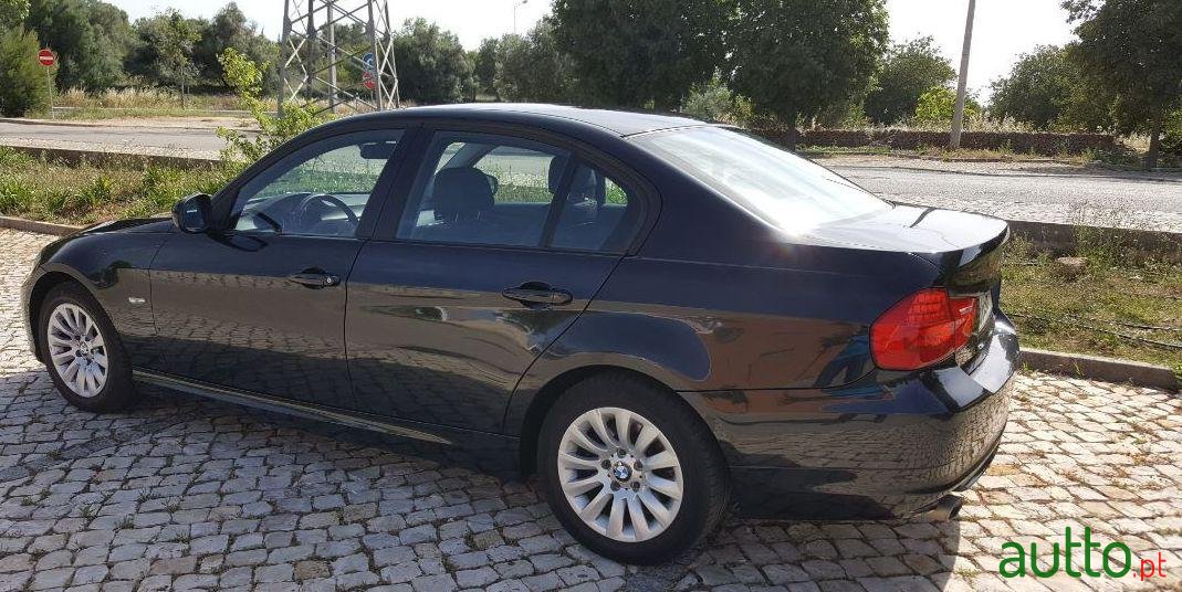 2009' BMW 318 photo #2