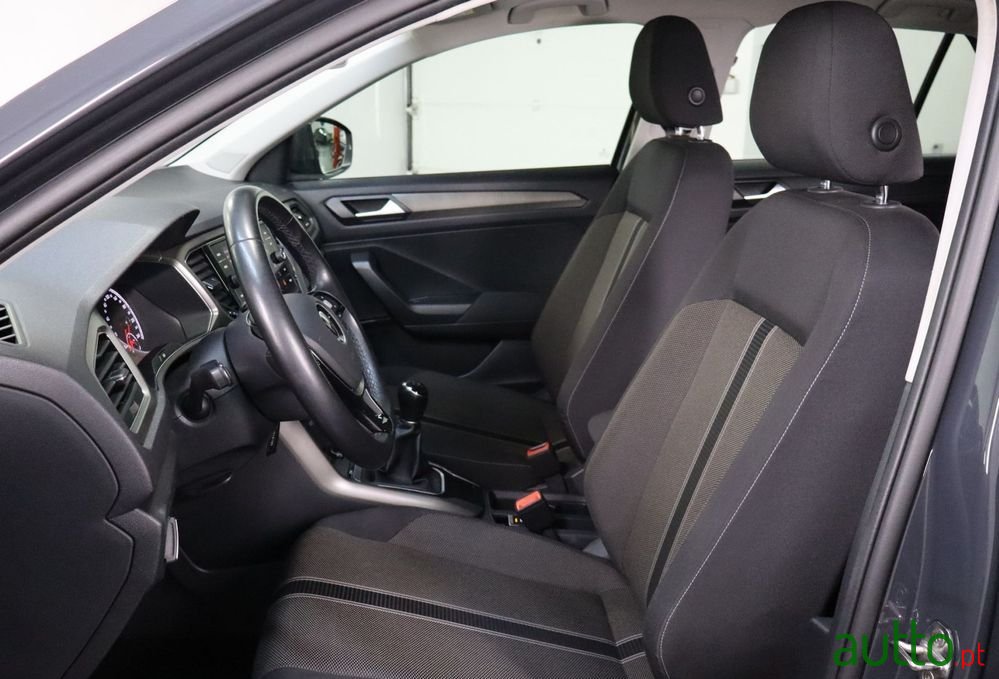 2020' Volkswagen T-Roc 1.6 Tdi Style photo #6