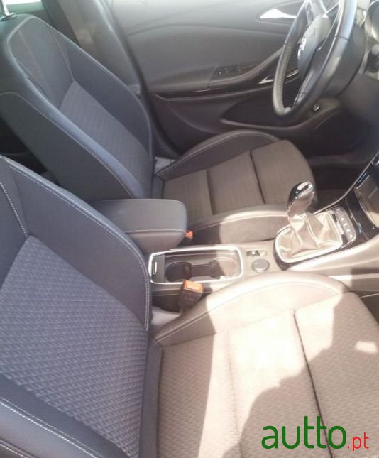 2019' Opel Astra Sports Tourer photo #3