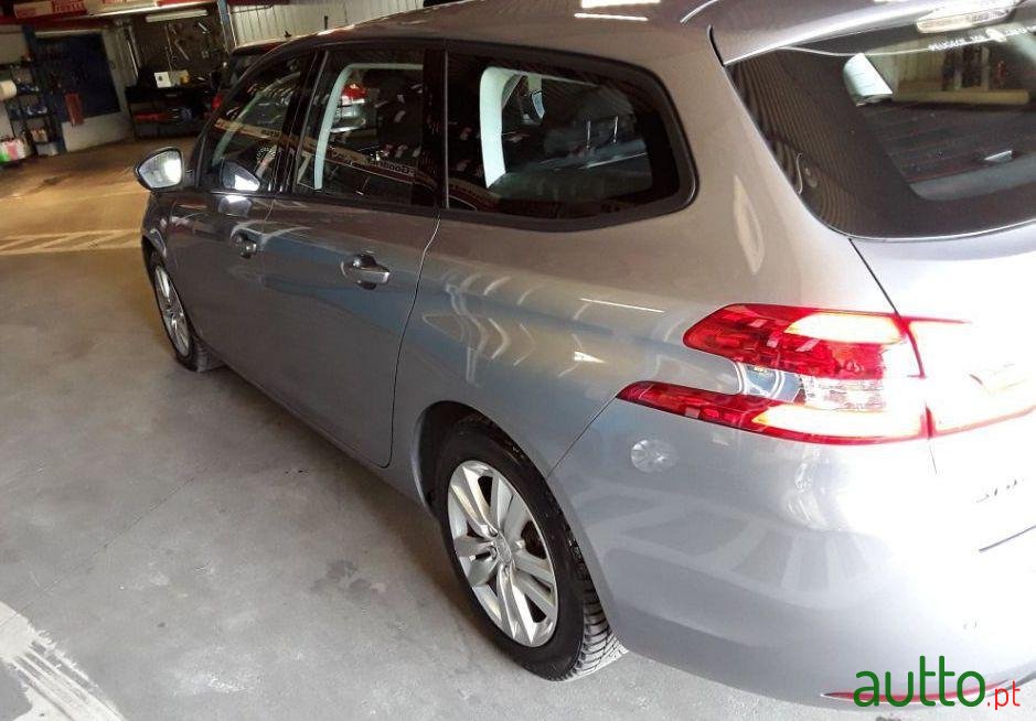 2015' Peugeot 308 Sw photo #2