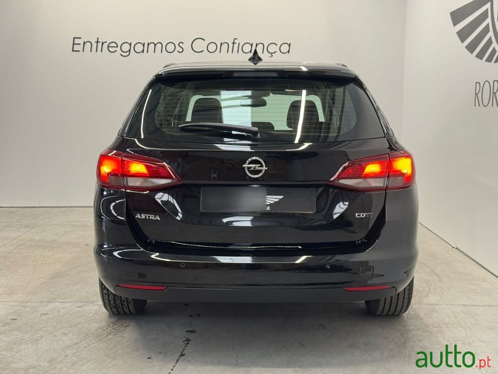 2017' Opel Astra photo #4