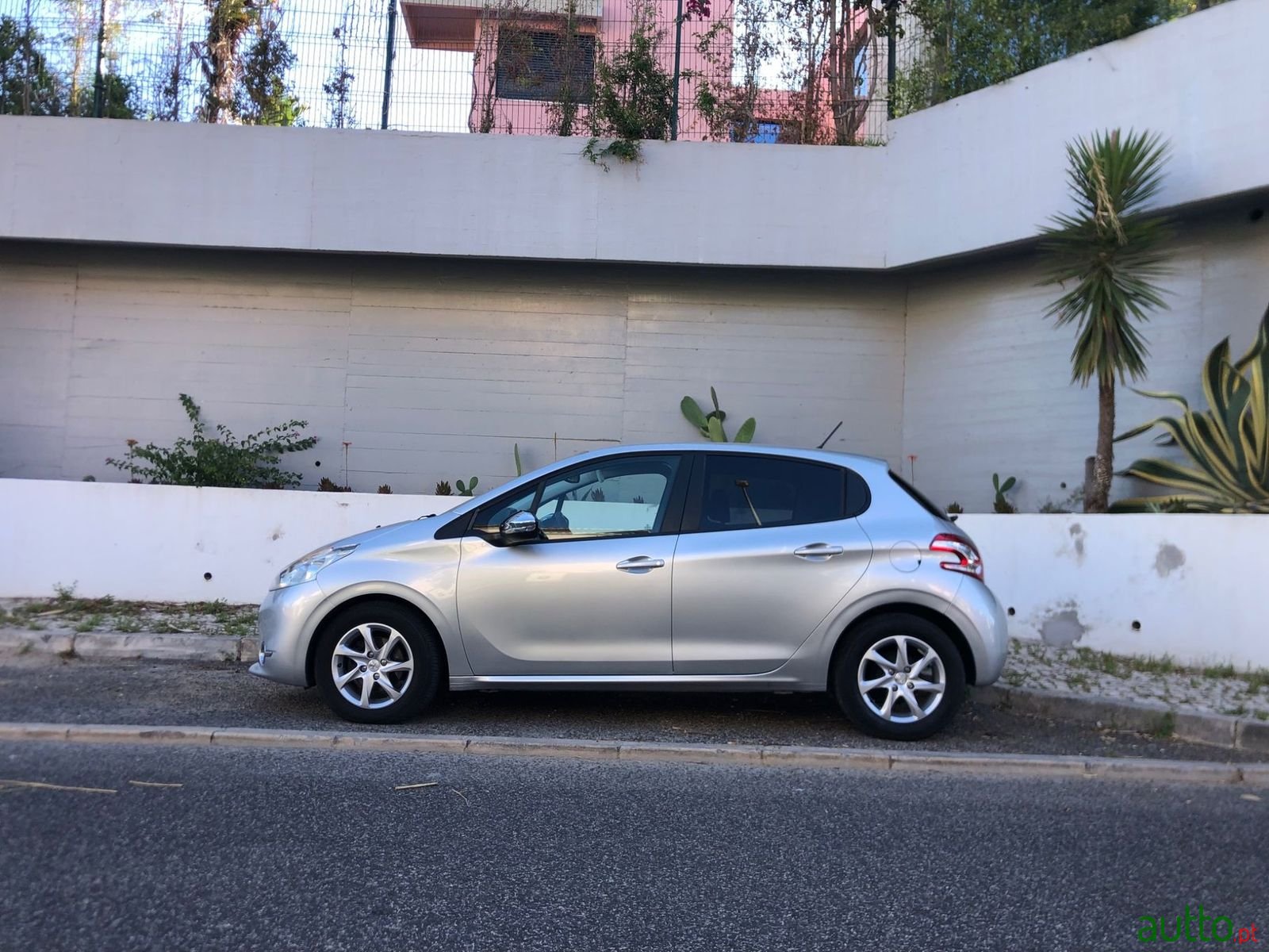 2013' Peugeot 208 photo #2