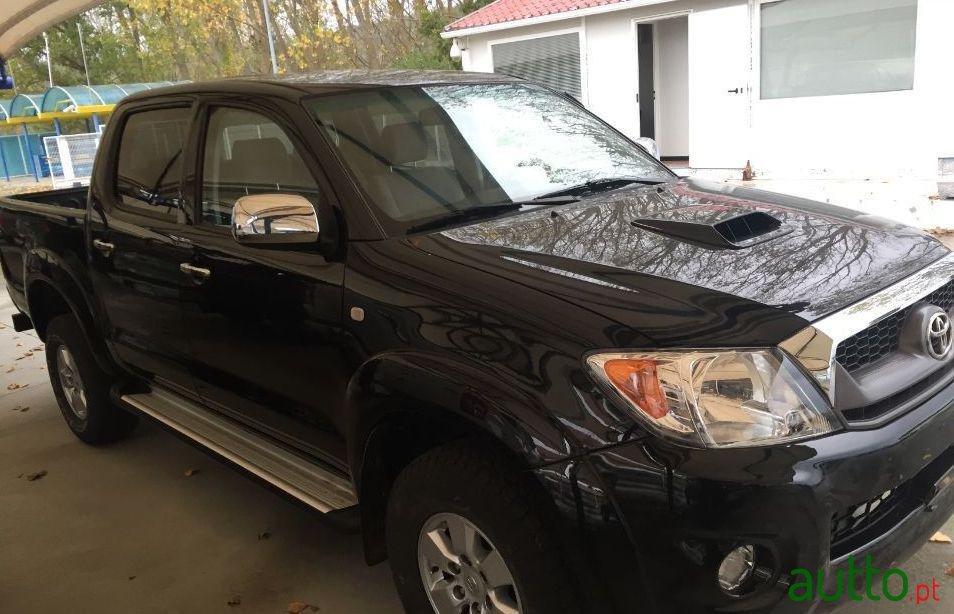 2010' Toyota Hilux Tracker 3.0 4X4 photo #2