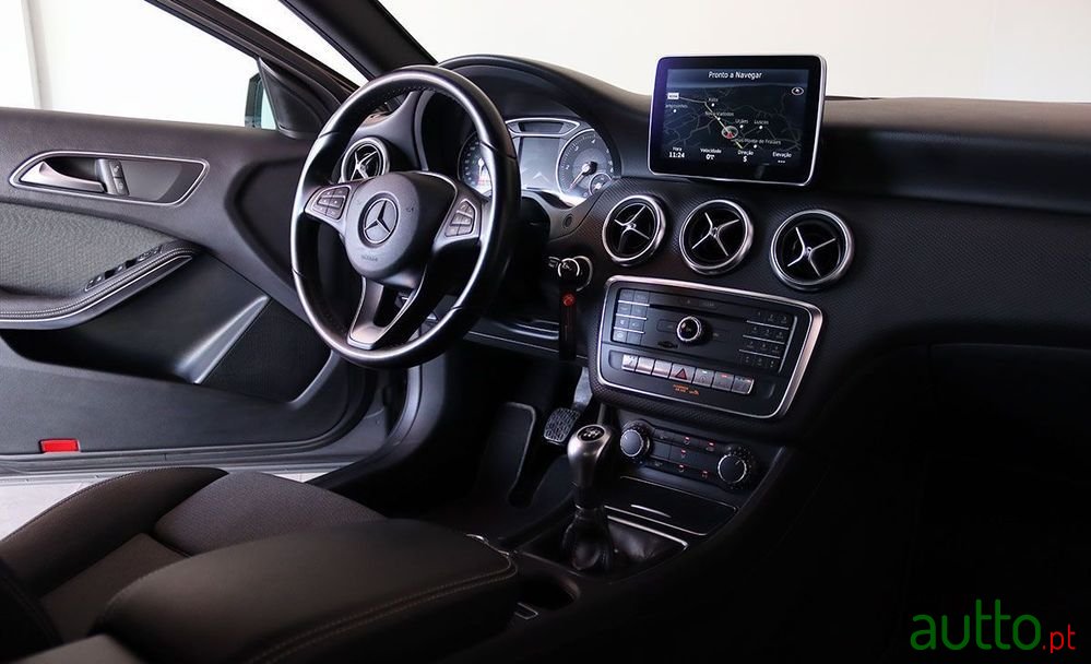 2015' Mercedes-Benz A 180 photo #6