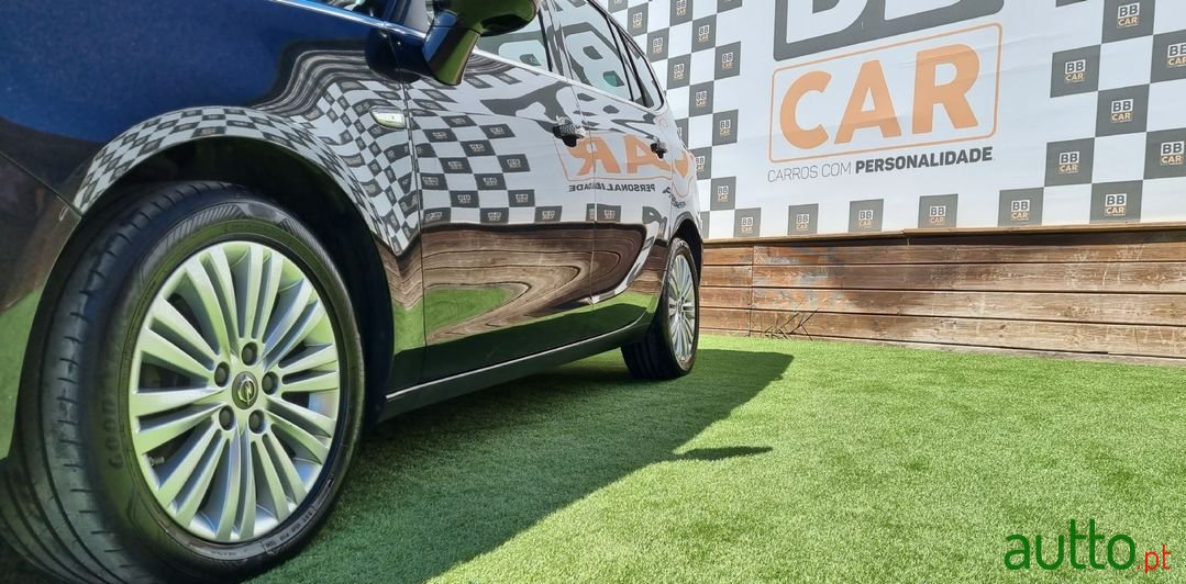 2016' Opel Zafira photo #2