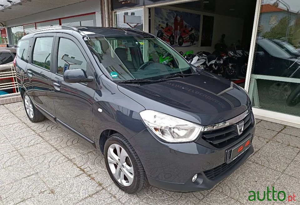 2015' Dacia Lodgy photo #1
