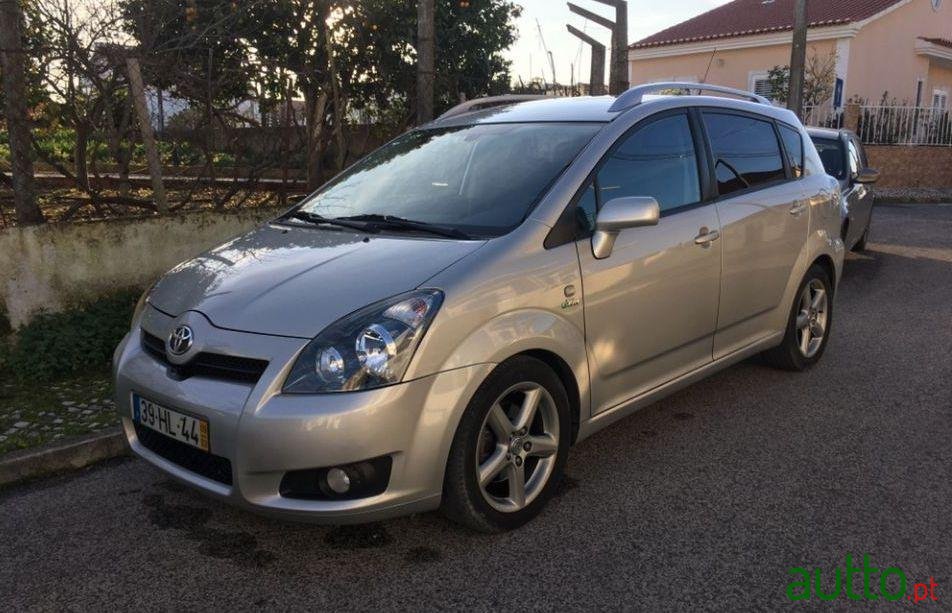 2009' Toyota Corolla Verso photo #2