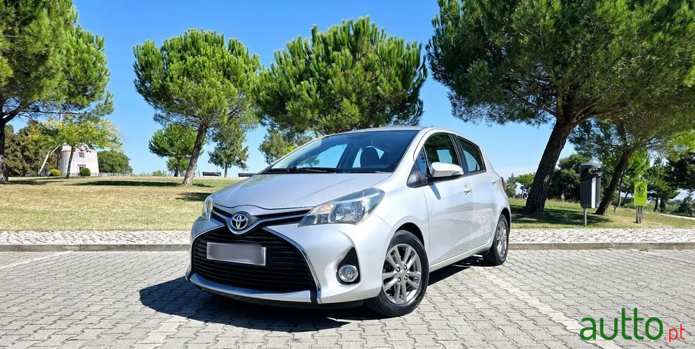 2015' Toyota Yaris photo #1